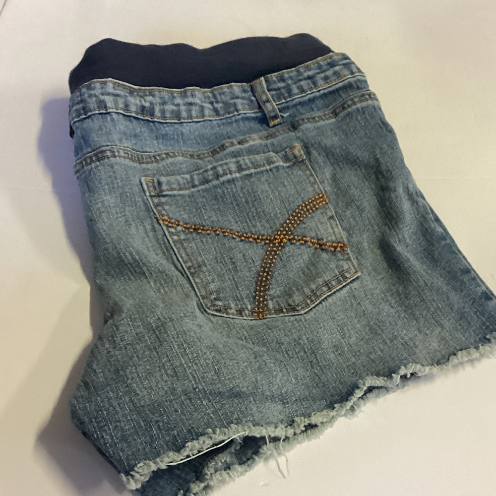 Announcements maternity Jean shorts